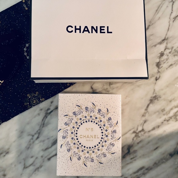 N°5 Eau de Parfum purse spray Limited Holiday Edition with Purse Chain - Picture 7 of 9